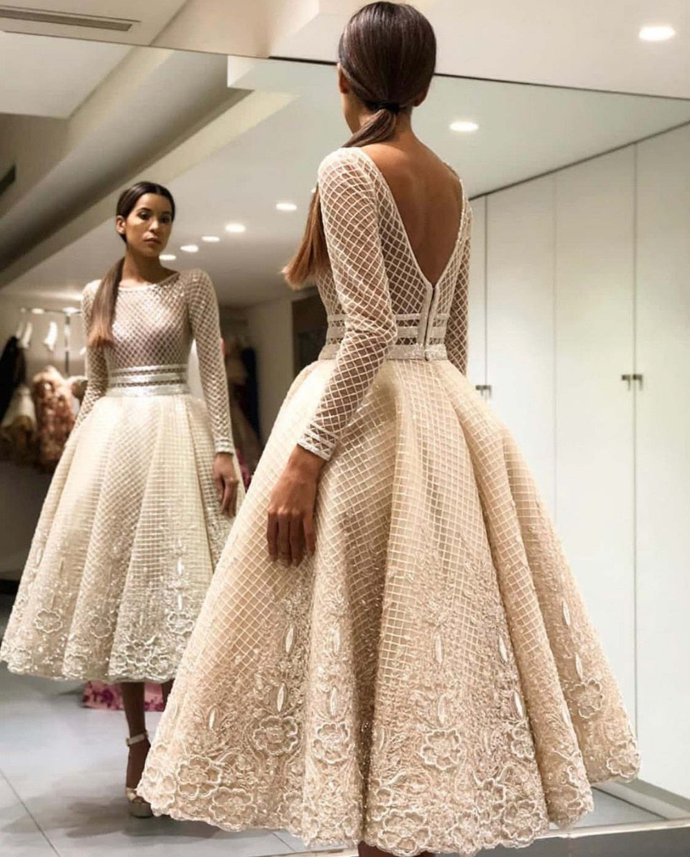 Elegant Bige Color Unique Lace Cocktail Dresses Full Sleeves V-Back Ankle Length Prom Gowns 2019 Robe De Soiree Party Dresses