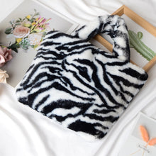 Winter Fashion Faux Fur Bag Large Capacity Leopard Print Bag Women's One-shoulder Messenger Handbag Bag Plush Female Bag