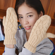 2016 Fashion Gloves Women Mittens Womens Warm Winter knitted Cashmere Twisted Warm Gloves Guantes Mujer