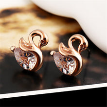 2016 High Quality Zircon Crystal Swan Earrings Unique Design Small Animal Metal Earrings High-end Jewelry Wholesale