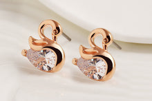 2016 High Quality Zircon Crystal Swan Earrings Unique Design Small Animal Metal Earrings High-end Jewelry Wholesale